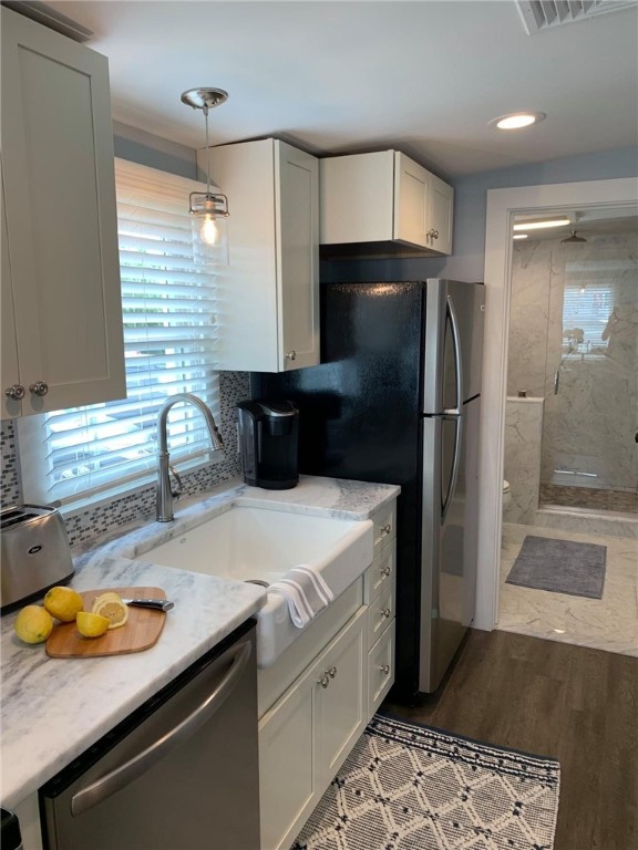 Narragansett, Rhode Island 02882, United States, 4 Bedrooms Bedrooms, ,2 BathroomsBathrooms,Residential,Active,89123