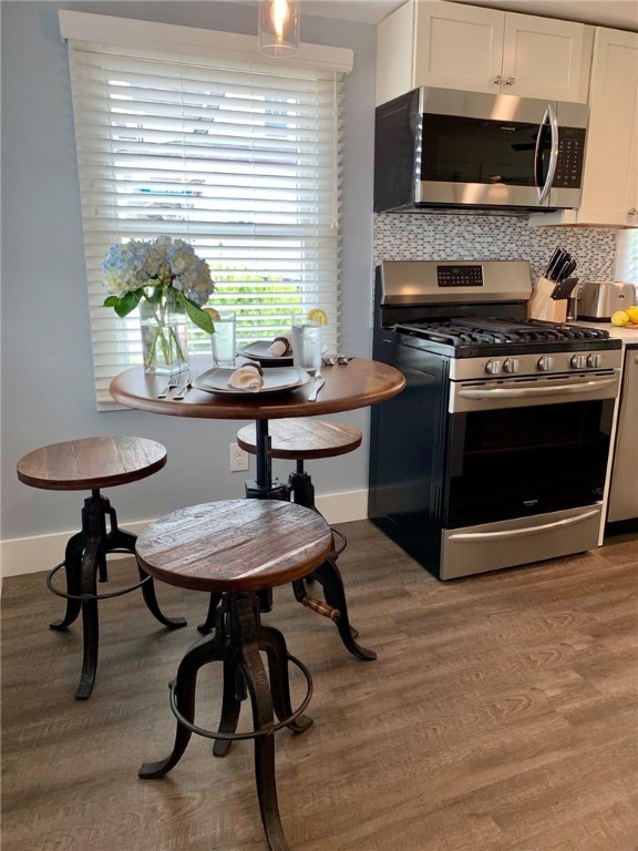 Narragansett, Rhode Island 02882, United States, 4 Bedrooms Bedrooms, ,2 BathroomsBathrooms,Residential,Active,89123