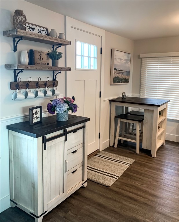 Narragansett, Rhode Island 02882, United States, 4 Bedrooms Bedrooms, ,2 BathroomsBathrooms,Residential,Active,89123