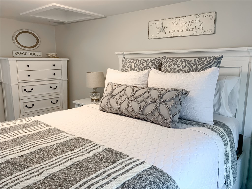 Narragansett, Rhode Island 02882, United States, 4 Bedrooms Bedrooms, ,2 BathroomsBathrooms,Residential,Active,89123