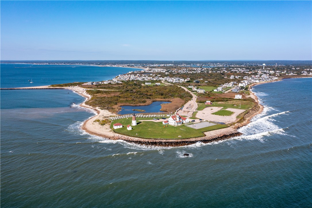 Narragansett, Rhode Island 02882, United States, 4 Bedrooms Bedrooms, ,2 BathroomsBathrooms,Residential,Active,89123