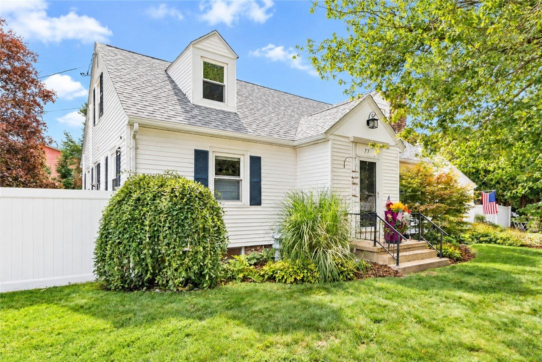 77 Narragansett Avenue