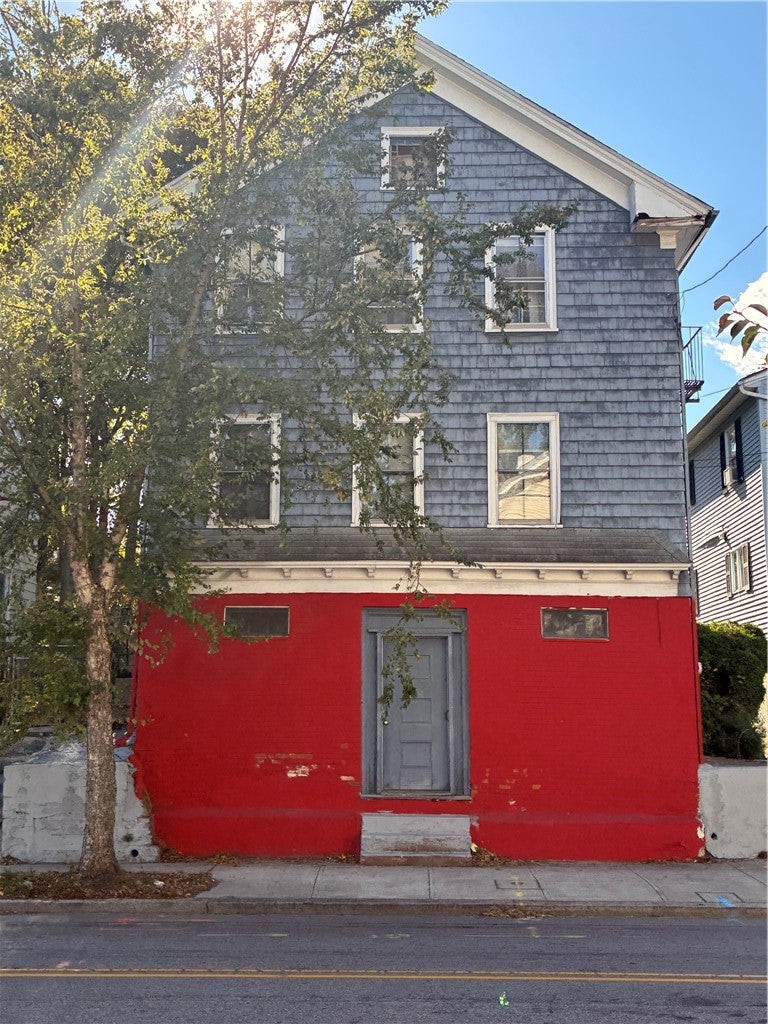 836 Douglas Avenue