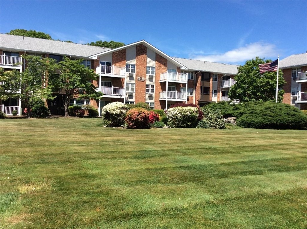 View East Providence, RI 02915 condo