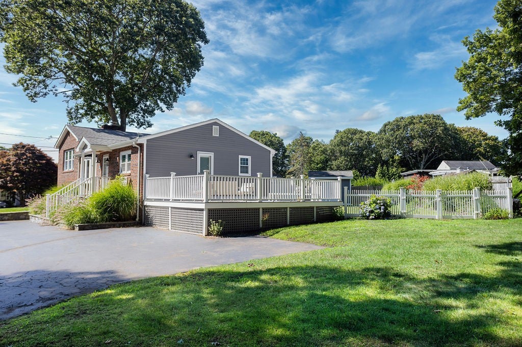 106 Cedar Island Road