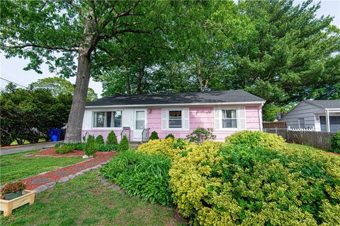6 Hilton Avenue East Providence RI 02915