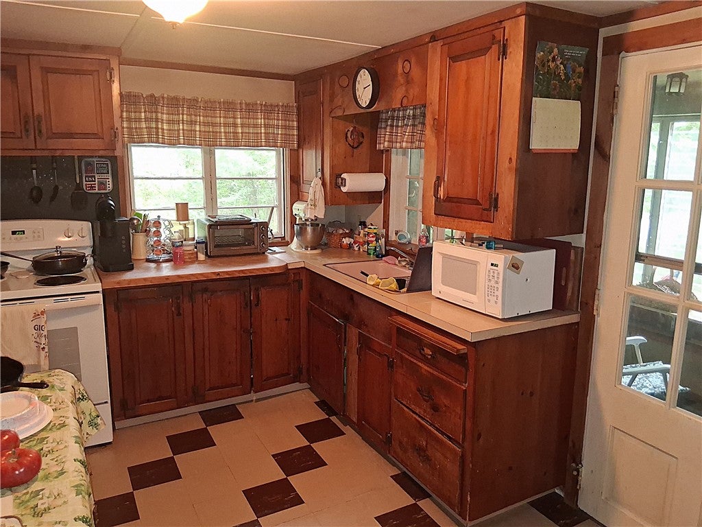 330 Narrow Lane