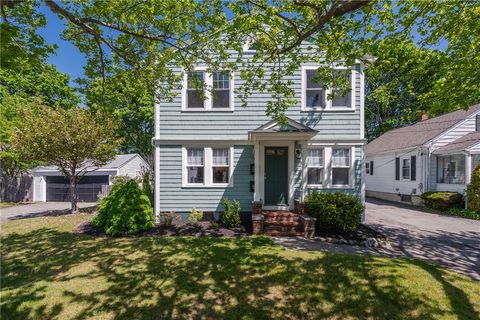 467 Maple Avenue Avenue Barrington RI 02806