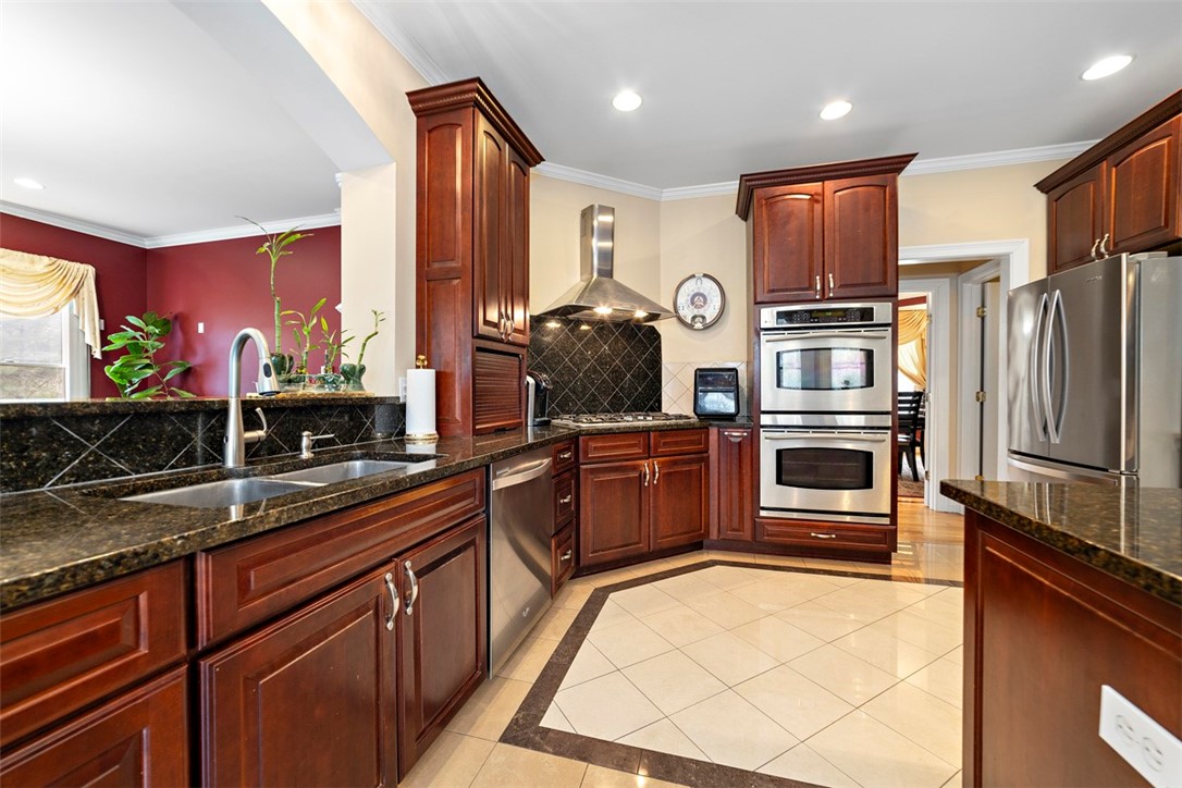 South Kingstown, Rhode Island 02879, United States, 4 Bedrooms Bedrooms, ,5 BathroomsBathrooms,Residential,Active,121257