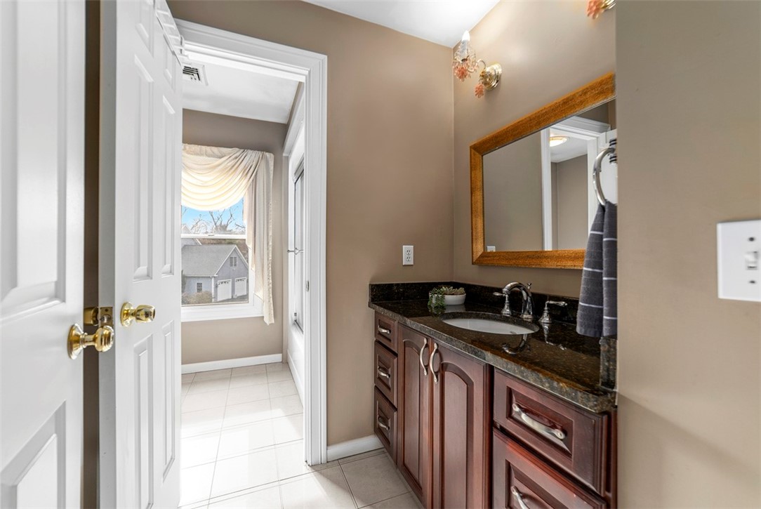 South Kingstown, Rhode Island 02879, United States, 4 Bedrooms Bedrooms, ,5 BathroomsBathrooms,Residential,Active,121257