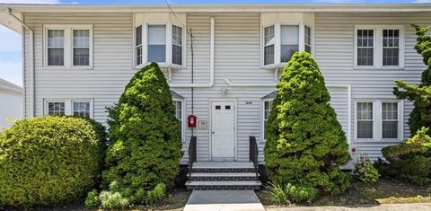 30 Brown Street 4 Narragansett RI 02882