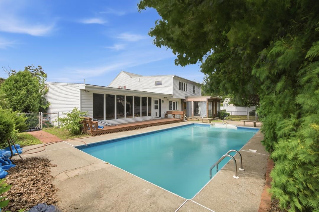 12 Buttonwood Drive