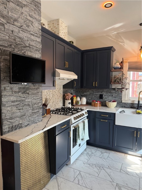 Warwick, Rhode Island 02888, United States, 3 Bedrooms Bedrooms, ,2 BathroomsBathrooms,Residential,Active,194437