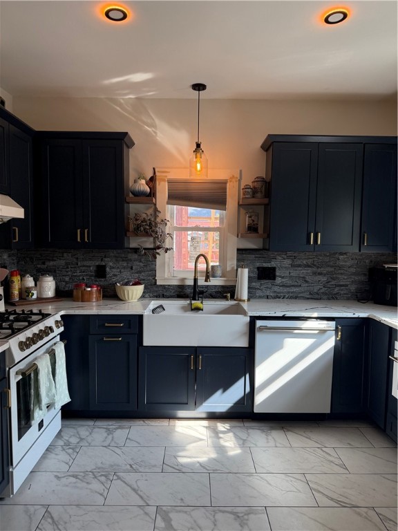 Warwick, Rhode Island 02888, United States, 3 Bedrooms Bedrooms, ,2 BathroomsBathrooms,Residential,Active,194437