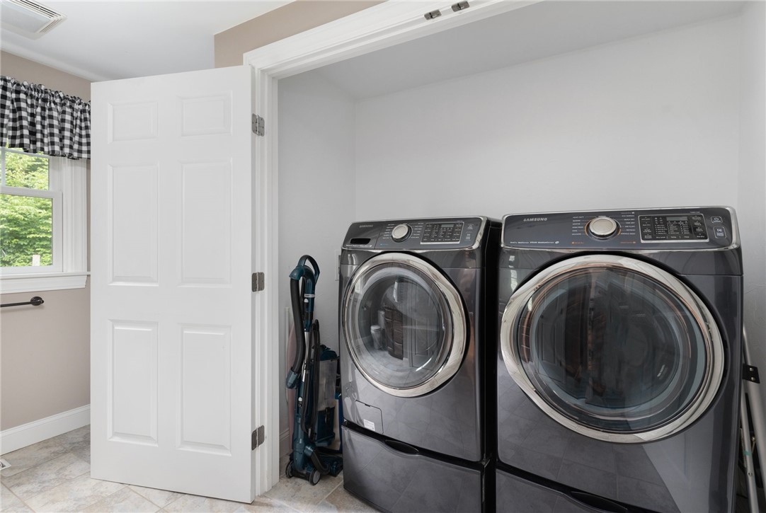 Hopkinton, Rhode Island 02832, United States, 3 Bedrooms Bedrooms, ,3 BathroomsBathrooms,Residential,Active,166149