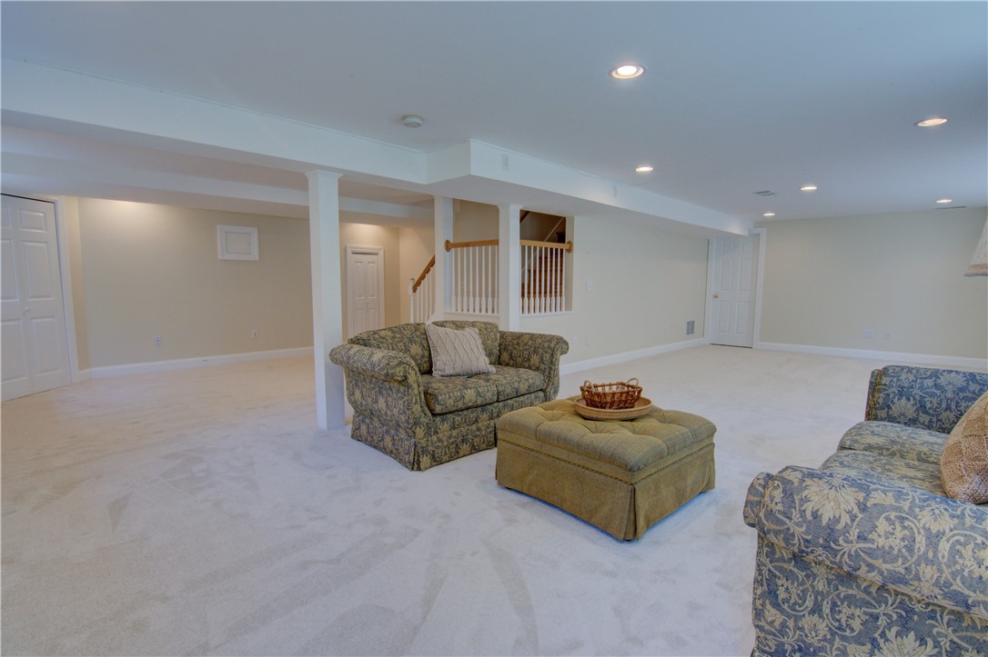 East Greenwich, Rhode Island 02818, United States, 4 Bedrooms Bedrooms, ,3 BathroomsBathrooms,Residential,Active,87317