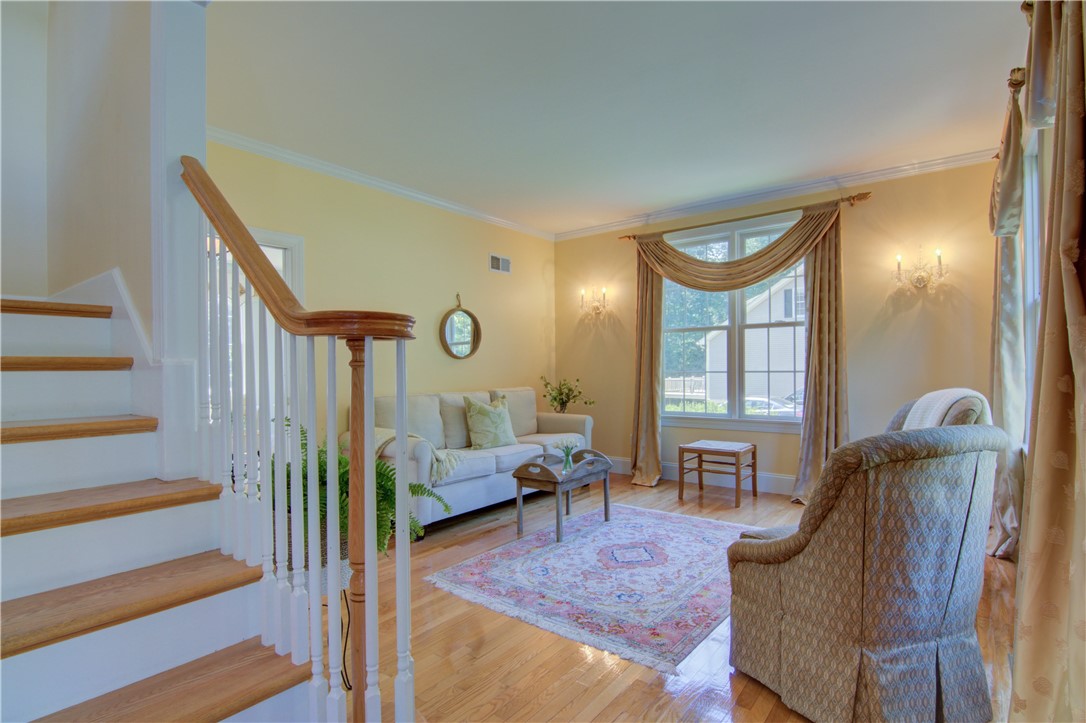 East Greenwich, Rhode Island 02818, United States, 4 Bedrooms Bedrooms, ,3 BathroomsBathrooms,Residential,Active,87317