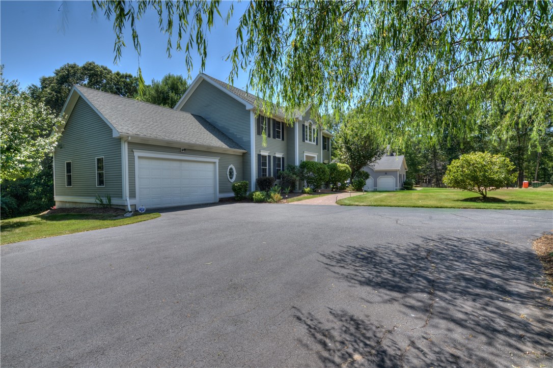 East Greenwich, Rhode Island 02818, United States, 4 Bedrooms Bedrooms, ,3 BathroomsBathrooms,Residential,Active,87317