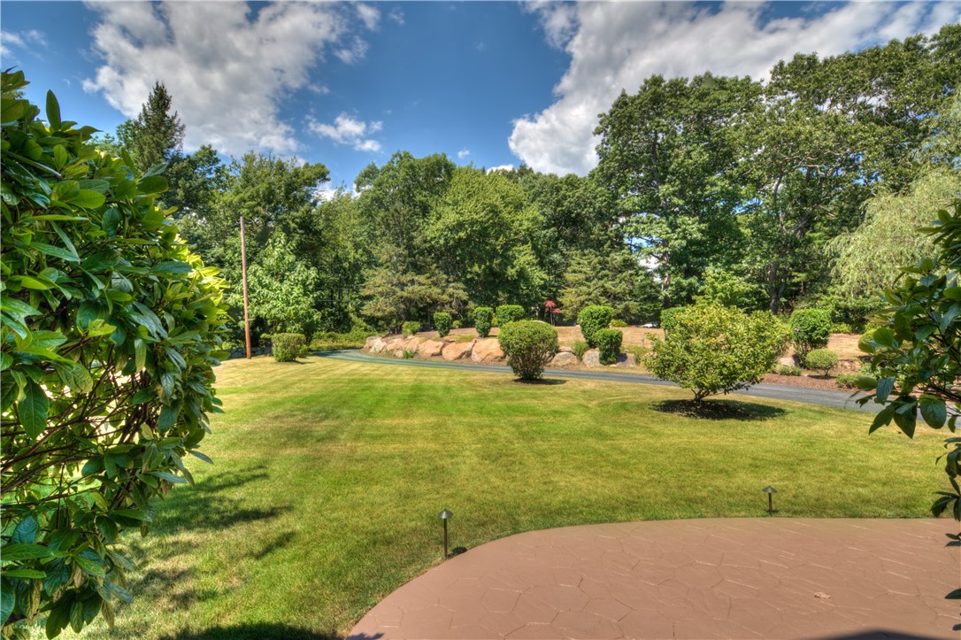 East Greenwich, Rhode Island 02818, United States, 4 Bedrooms Bedrooms, ,3 BathroomsBathrooms,Residential,Active,87317