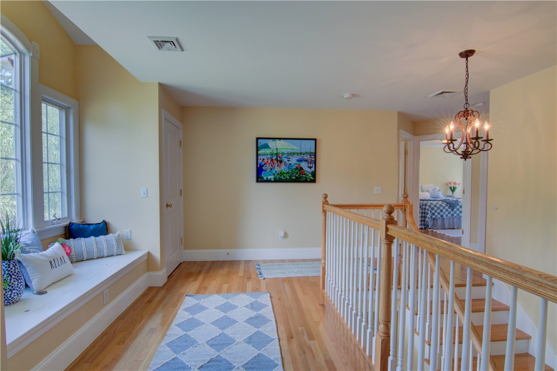 East Greenwich, Rhode Island 02818, United States, 4 Bedrooms Bedrooms, ,3 BathroomsBathrooms,Residential,Active,87317