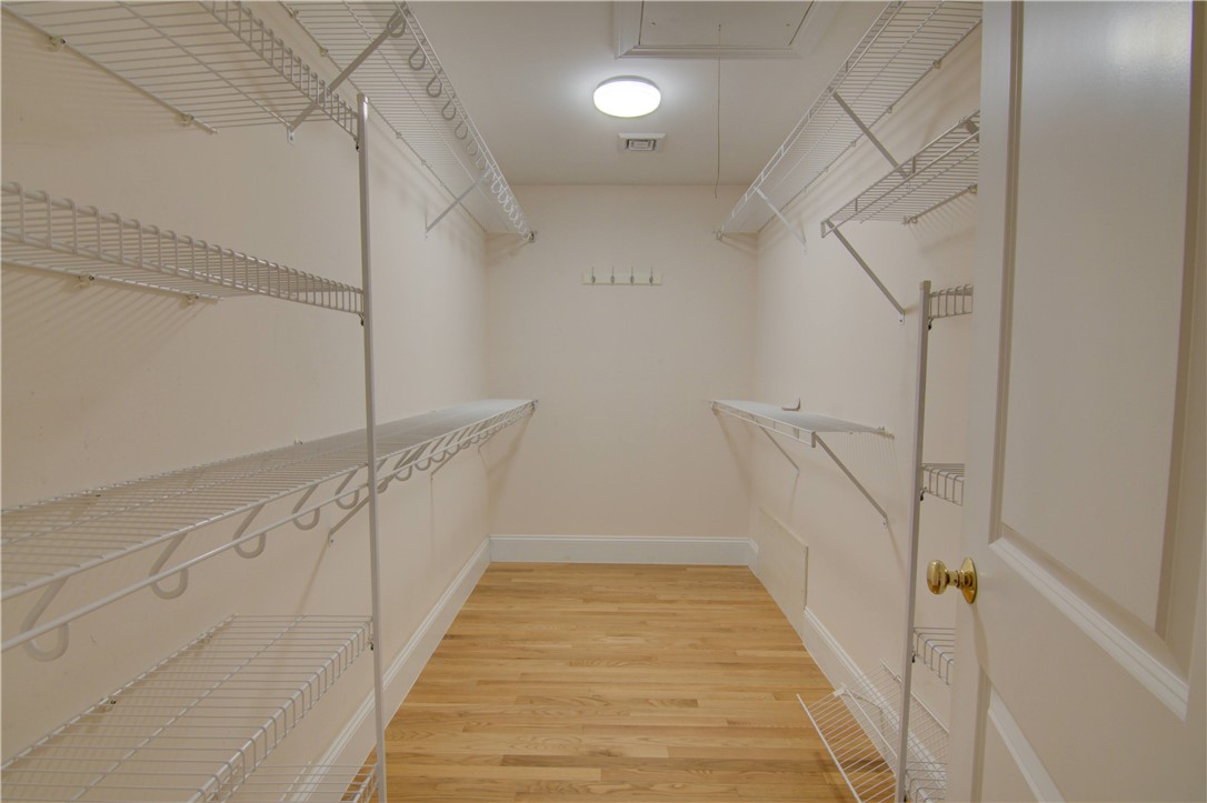 East Greenwich, Rhode Island 02818, United States, 4 Bedrooms Bedrooms, ,3 BathroomsBathrooms,Residential,Active,87317