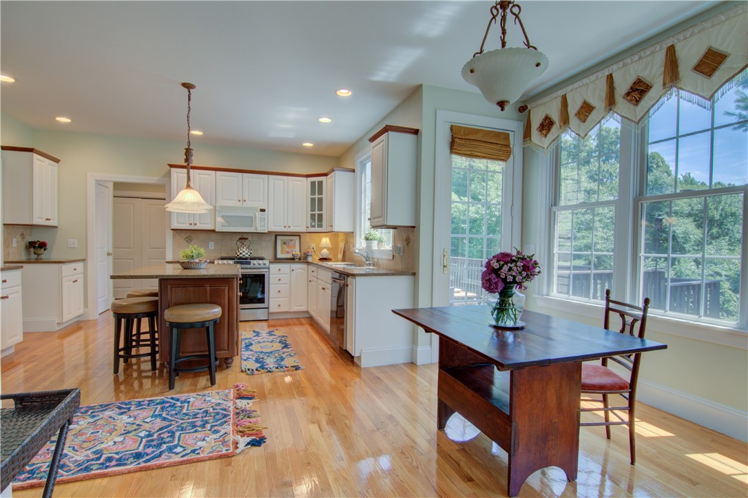 East Greenwich, Rhode Island 02818, United States, 4 Bedrooms Bedrooms, ,3 BathroomsBathrooms,Residential,Active,87317