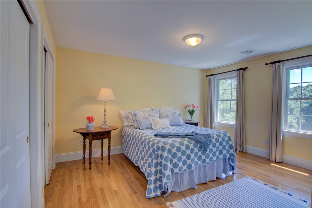 East Greenwich, Rhode Island 02818, United States, 4 Bedrooms Bedrooms, ,3 BathroomsBathrooms,Residential,Active,87317