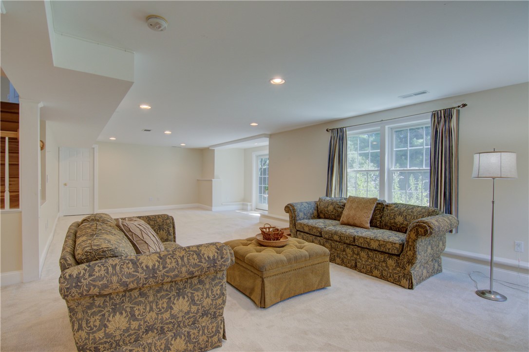 East Greenwich, Rhode Island 02818, United States, 4 Bedrooms Bedrooms, ,3 BathroomsBathrooms,Residential,Active,87317