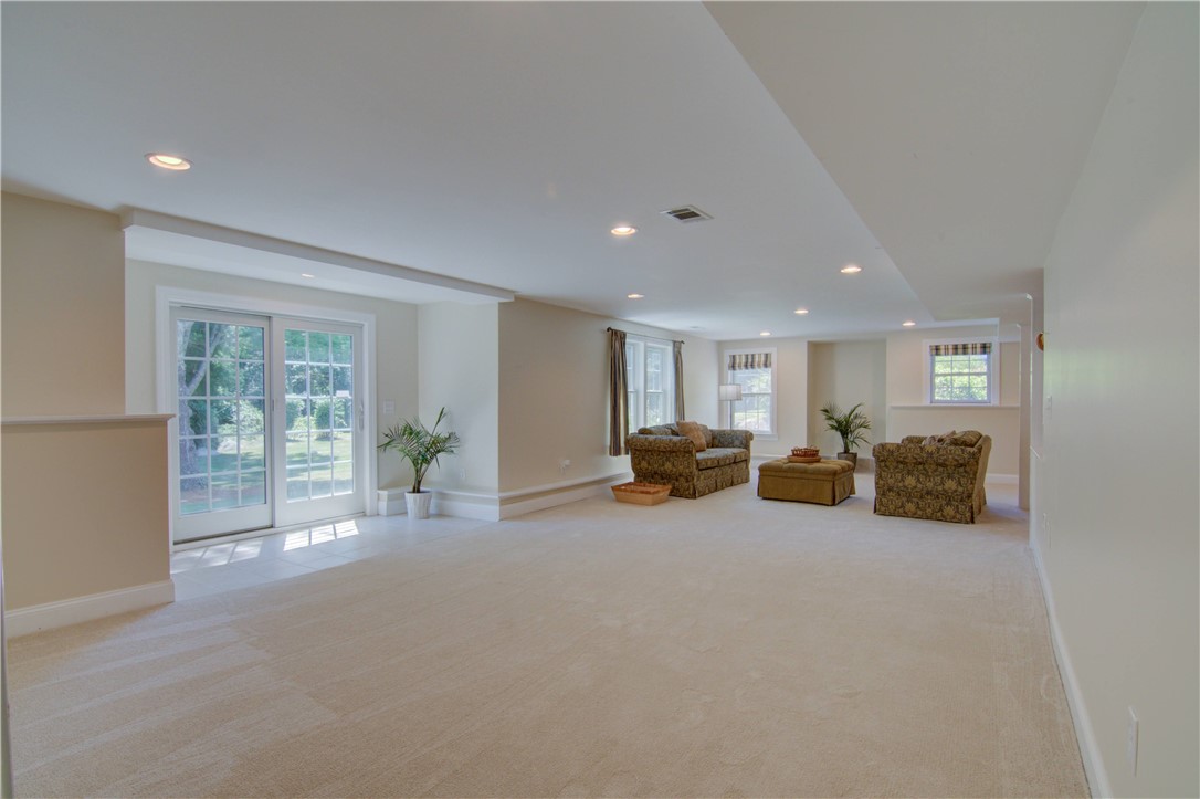 East Greenwich, Rhode Island 02818, United States, 4 Bedrooms Bedrooms, ,3 BathroomsBathrooms,Residential,Active,87317