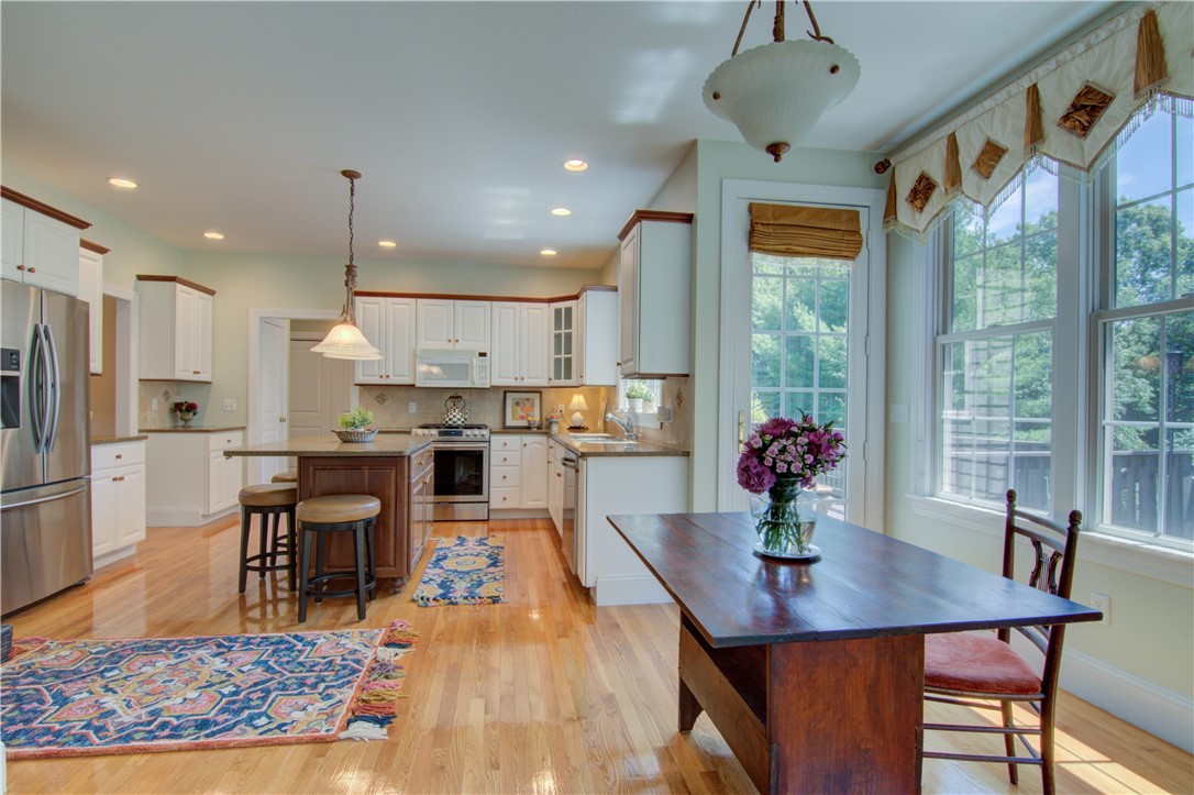 East Greenwich, Rhode Island 02818, United States, 4 Bedrooms Bedrooms, ,3 BathroomsBathrooms,Residential,Active,87317