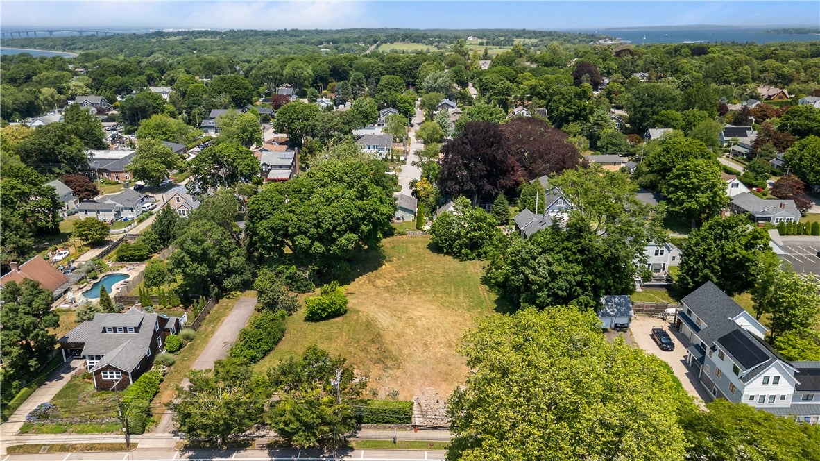 78 Narragansett Avenue