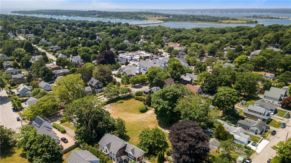 78 Narragansett Avenue