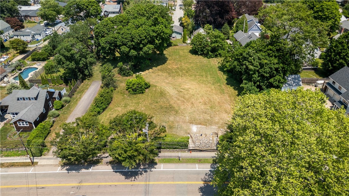 78 Narragansett Avenue
