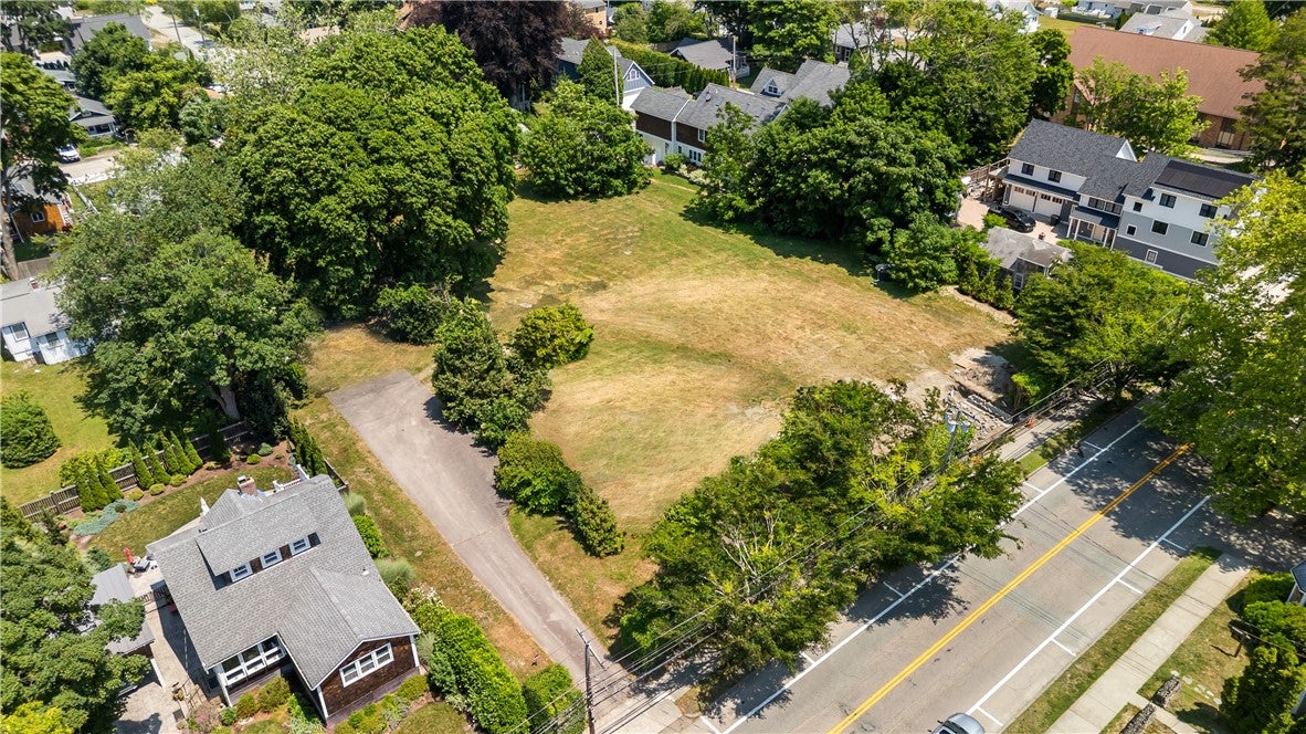 78 Narragansett Avenue