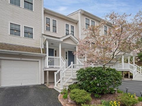 Condominium in West Warwick RI 74 Red Brook Lane.jpg