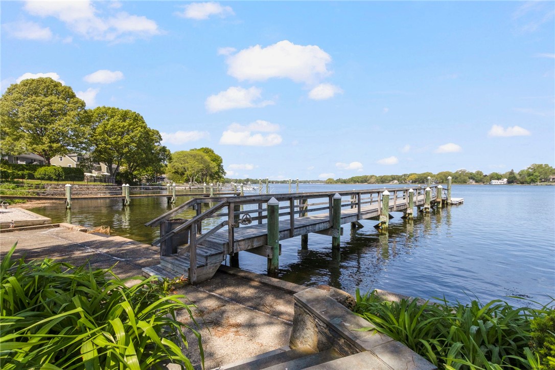 29 Riverside Drive