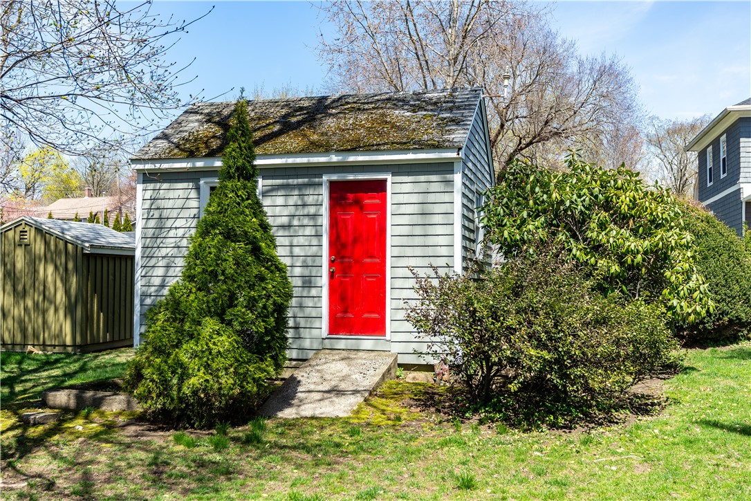 East Greenwich, Rhode Island 02818, United States, 4 Bedrooms Bedrooms, ,2 BathroomsBathrooms,Residential,Pending,111923