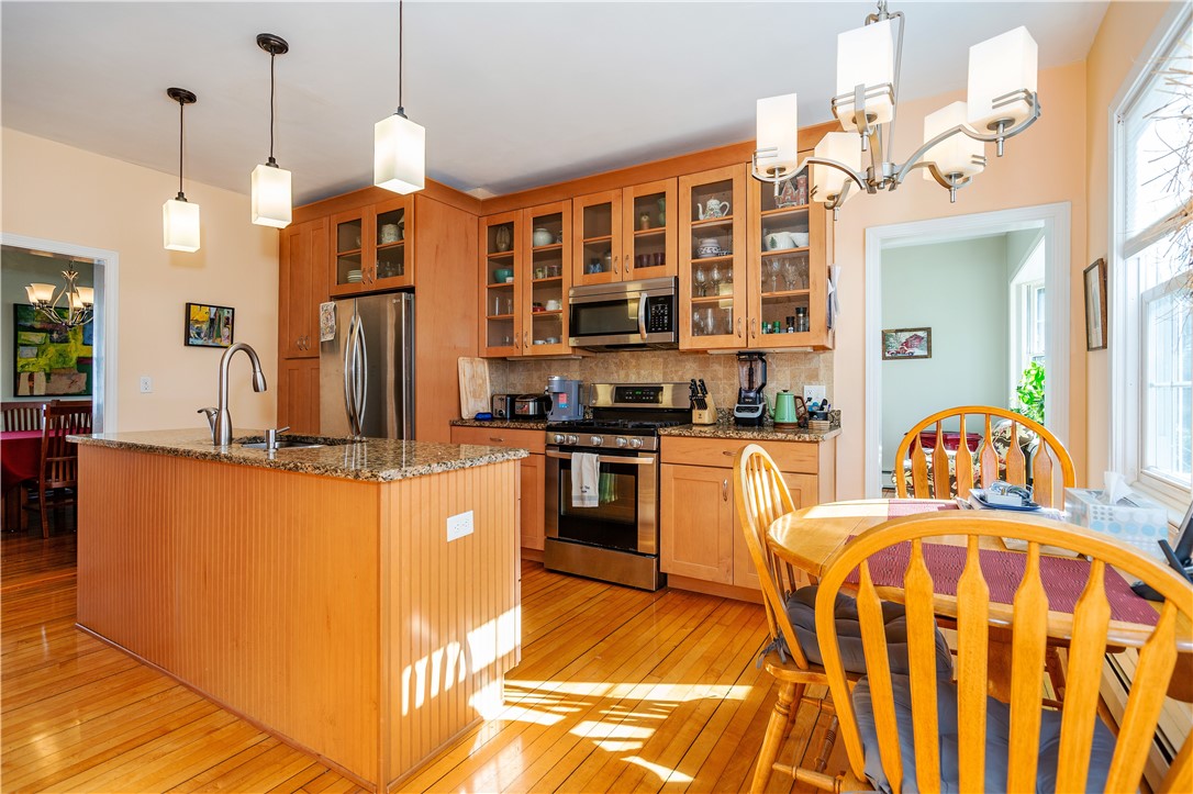 East Greenwich, Rhode Island 02818, United States, 4 Bedrooms Bedrooms, ,2 BathroomsBathrooms,Residential,Pending,111923