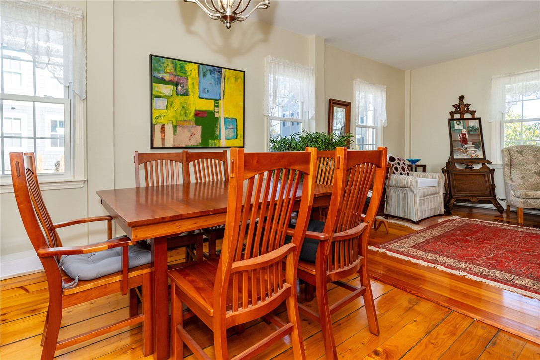 East Greenwich, Rhode Island 02818, United States, 4 Bedrooms Bedrooms, ,2 BathroomsBathrooms,Residential,Pending,111923