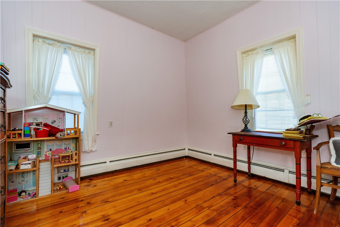 East Greenwich, Rhode Island 02818, United States, 4 Bedrooms Bedrooms, ,2 BathroomsBathrooms,Residential,Pending,111923