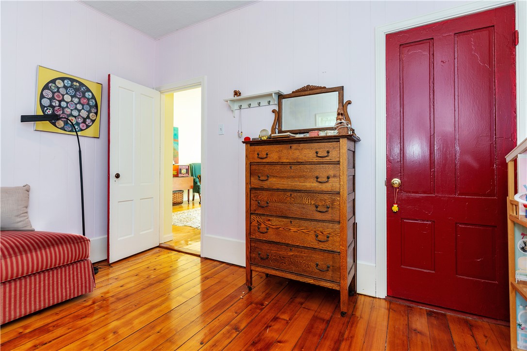 East Greenwich, Rhode Island 02818, United States, 4 Bedrooms Bedrooms, ,2 BathroomsBathrooms,Residential,Pending,111923