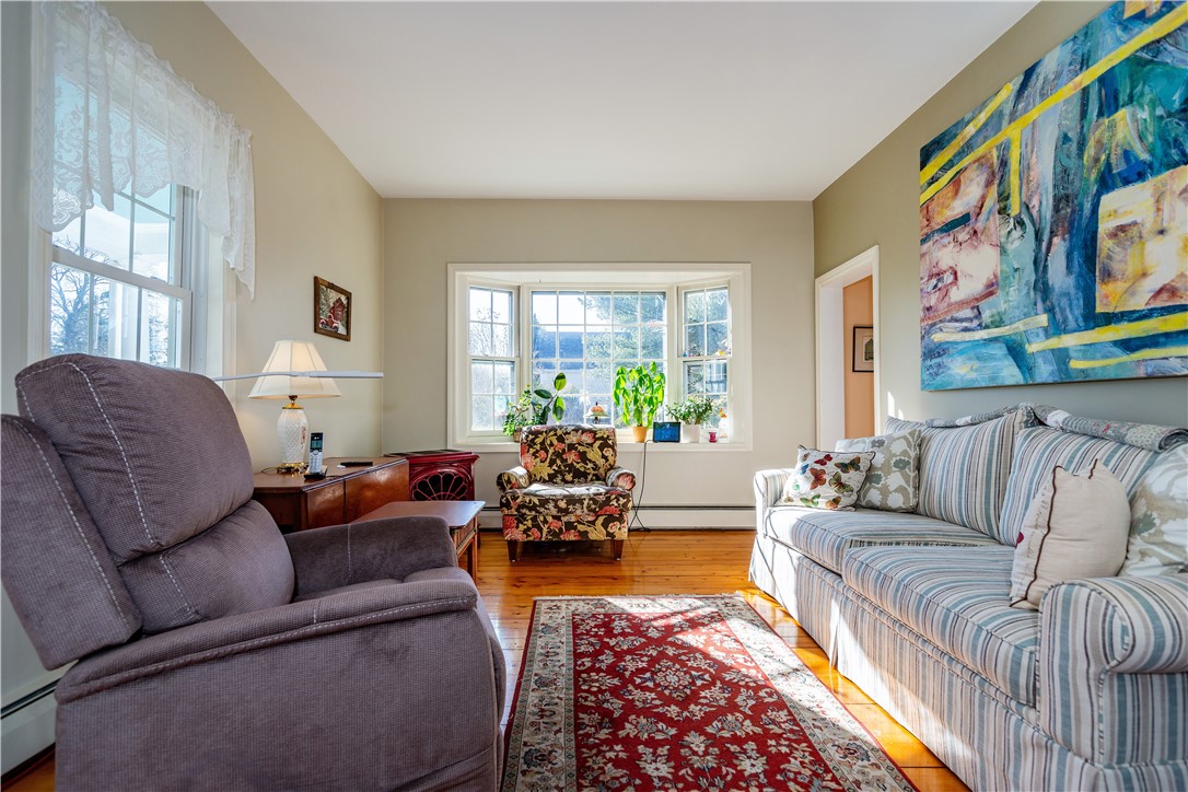 East Greenwich, Rhode Island 02818, United States, 4 Bedrooms Bedrooms, ,2 BathroomsBathrooms,Residential,Pending,111923