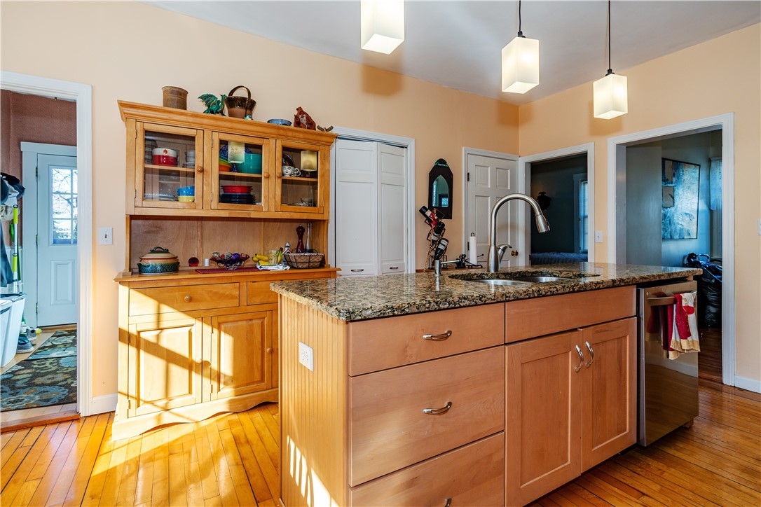 East Greenwich, Rhode Island 02818, United States, 4 Bedrooms Bedrooms, ,2 BathroomsBathrooms,Residential,Pending,111923