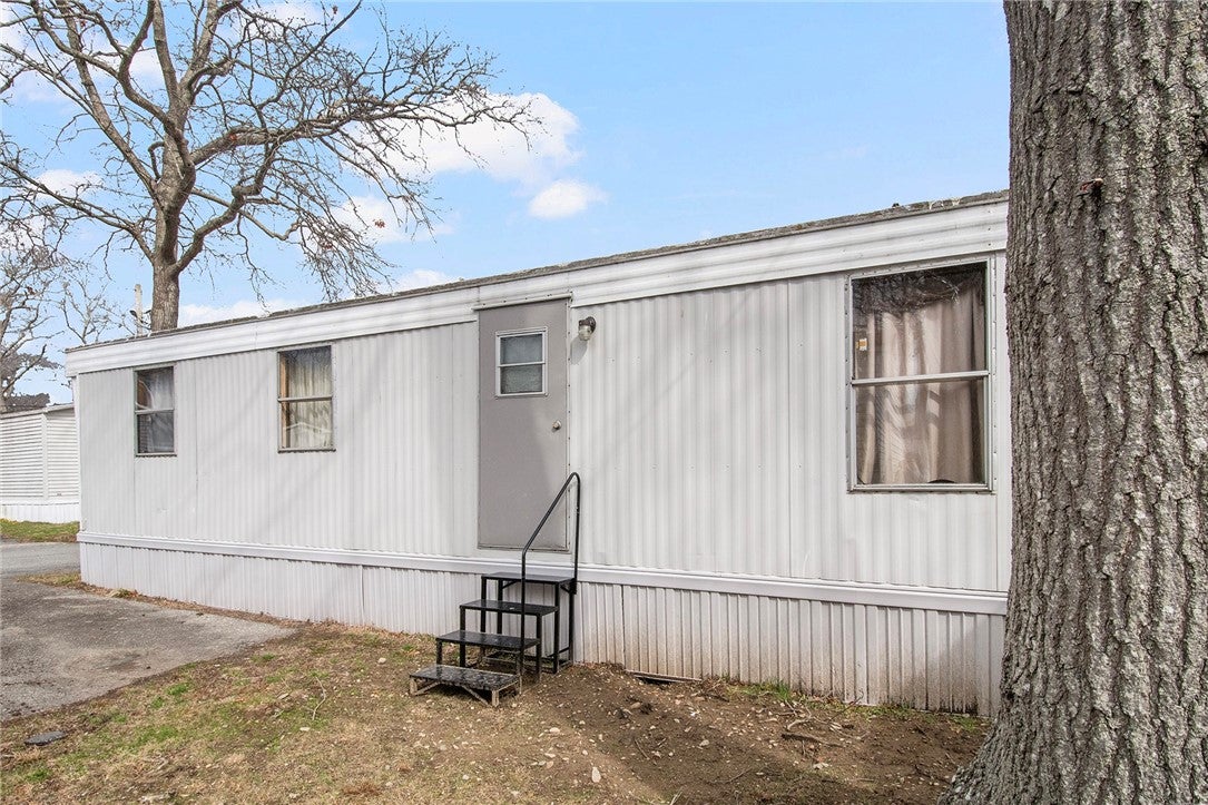 719 Forest Park