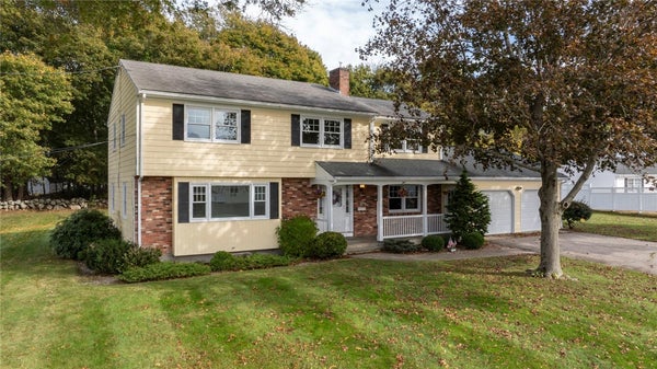 4 EMERALD ST, WESTERLY, RI 02891 - Image f750f39d4d2a08a0b0200eefe8736401/40227859