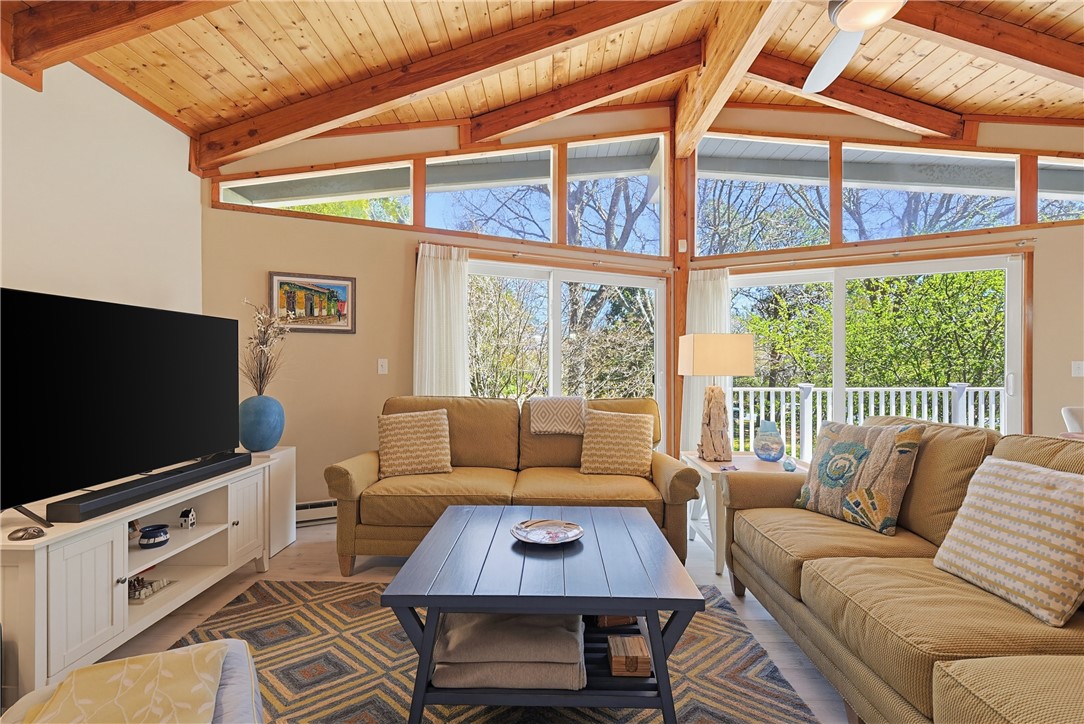 203 North Niantic Drive