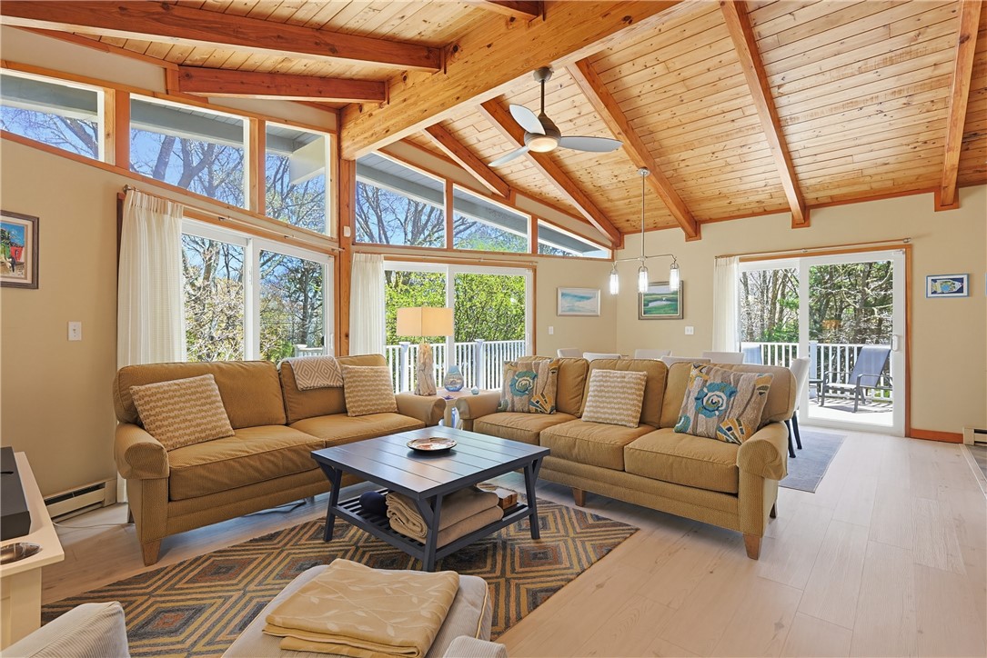 203 North Niantic Drive