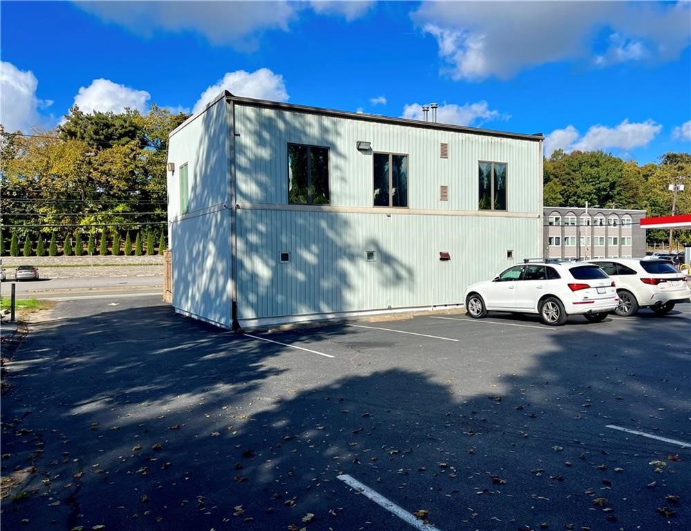 892 Oaklawn Avenue 892