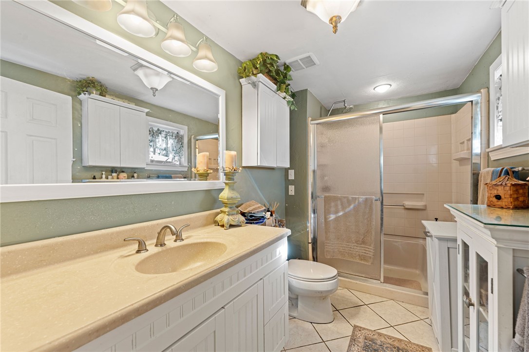 South Kingstown, Rhode Island 02879, United States, 3 Bedrooms Bedrooms, ,3 BathroomsBathrooms,Residential,Pending,216065