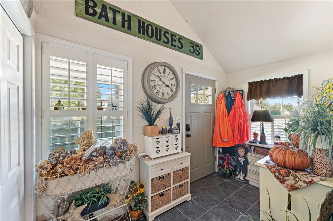 South Kingstown, Rhode Island 02879, United States, 3 Bedrooms Bedrooms, ,3 BathroomsBathrooms,Residential,Pending,216065